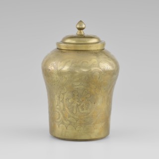 Tin with a lid; tin with the top widened; container, height 15.0 cm, diameter 9.8 cm; early 20th