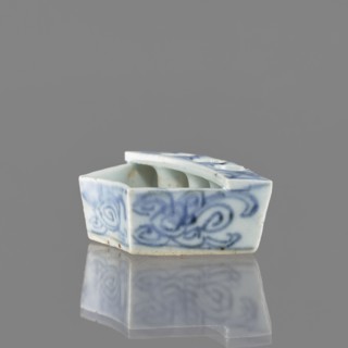 Vessel, gift, repossession Krakow, ceramics, Chinese art, Chinese culture, plant ornaments,