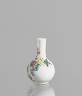 Bottle, ceramics; Chinese, 19th/20th century. Very small ovoid bottle with a long, thin, straight