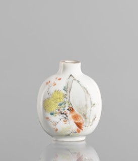 Flask — snuffbox in the shape of a pilgrim's bottle, Circular, flattened shape with a short neck.