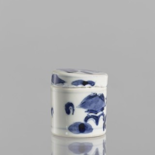 Cylindrical jar with a lid; ceramics; blue-and-white porcelain; Chinese, 19th century. Thick