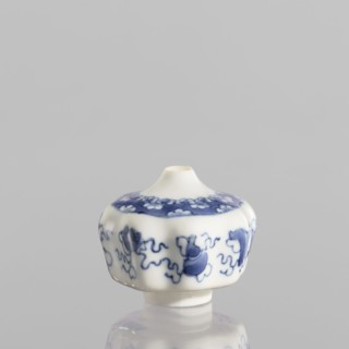 Small spice vessel, blue-and-white porcelain, 19th century China. No stopper. Height 4.6 cm;