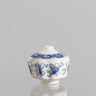 Small spice vessel, blue-and-white porcelain, 19th century China; no stopper. Height 4.6 cm,