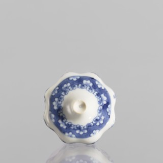 Small spice vessel, blue-and-white porcelain, no stopper, 19th century, China; vessel height 4.6