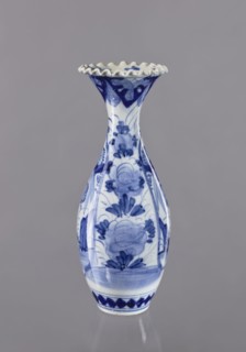 Vase, ceramics, blue and white porcelain, Japanese, 19th/20th century; plant ornament decoration;