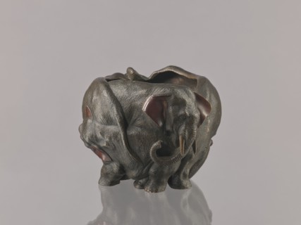 Flowerpot, gift, Japanese art, Meiji 1868–1912, bronzes, flowerpot/jardiniere/vase with animal
