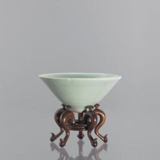 Bowl on base, gift; Chinese art; Chinese, Qing 1644–1911; vessel, ceramics, celadon, gray-green