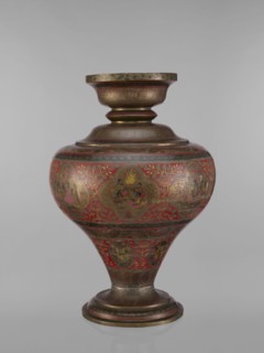 Vase. Vase with a bulging, flattened belly, tapering towards the bottom; with a wide spout and a