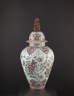 Guan vase with cover, ceramics, chrysanthemums, covers, Chinese art, Chinese culture, decorative