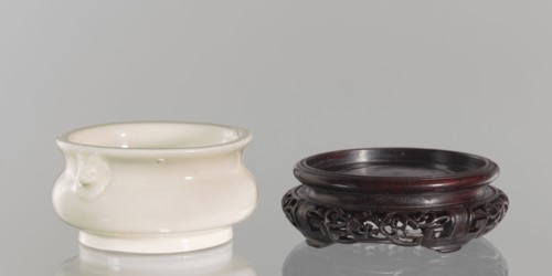 Table stand;, Shallow, recessed base on four feet. Chinese, Qing dynasty 1644–1911, 19th century.