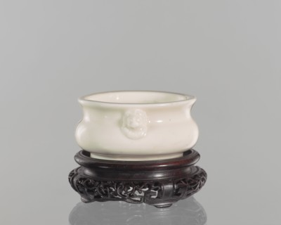 Table stand;, Shallow, recessed base on four feet. 19th century, Qing 1644–1911, China.