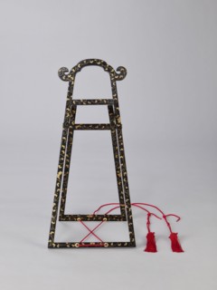 Mirror stand kagami-kake, Japanese, Edo period 1603–1868, lacquer, wooden stand covered with black