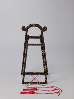 Mirror stand kagami-kake, wooden stand covered with black lacquer; painted with gold with plant