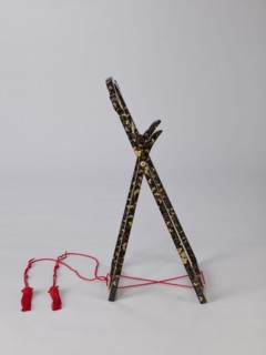 Mirror stand kagami-kake, wooden stand covered with black lacquer, painted with gold plant