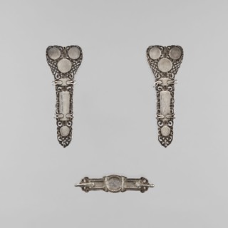 A set of braid ornaments consisting of a clasp and two pendants, craftsman unknown, purchased