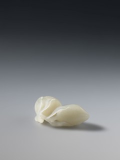Paperweight — peaches; maker, Chinese; Qing dynasty, Qianlong period 1736–1795; painted Qianlong