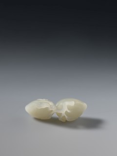 Paperweight depicting peaches; maker, Chinese; Qianlong period 1736–1795, Qing dynasty 1644–1911;