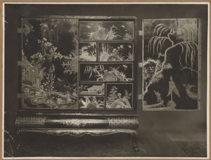 A rectangular two-wing cabinet with drawers inside, circa 1720–1740, French Regency style,