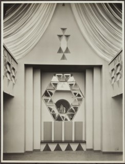 Vestibule designed by Wojciech Jastrzebowski for the Polish exhibition in the Interior Design