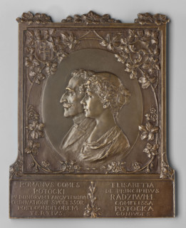 Obv.: in a medallion surrounded by vines and flowers, placed inside a square, outside decorated