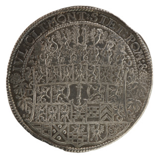 Thaler, obverse: torso facing right in collar and decorative armor girded with a sash, mace in