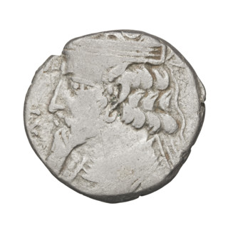 Tetradrachm of Artabanos II (king of Parthia; 10–40 AD). Obverse: bust of Artabanos II facing left,
