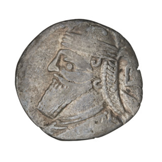 Tetradrachm of Vologases IV (Parthian king, r. 147–191). Obverse: diademed head of Vologases III