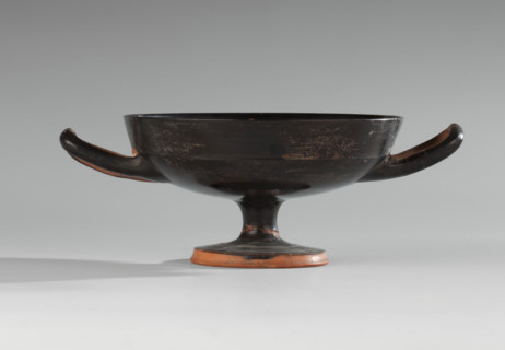 Black-finned kylix, Vicup type. Vicup-type kylixes are characterized by a straight edge and a