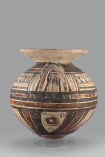 Stamnos; geometric motifs; Southern Italic pottery; globular vessel with a small flattened bottom