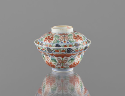 Bowl with a lid; Chinese colored porcelain, Qing dynasty (Qianlong period/style, 1736–1795);