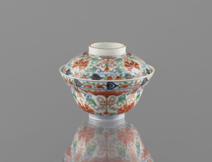Bowl with lid; Chinese colored porcelain; Qing dynasty, Qianlong period/style (1736–1795);
