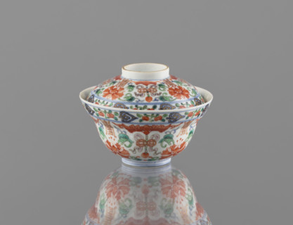 Bowl with a lid; Chinese colored porcelain, Qing dynasty (Qianlong period style), 1736–1795;