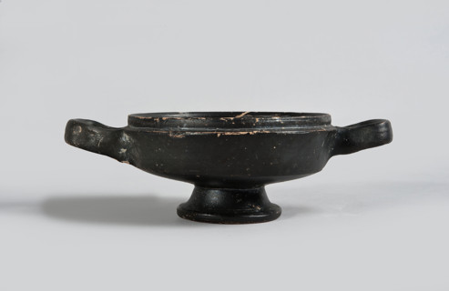 Lekanis, 1st half of the 5th century BC, Greater Greece; vessel; height 8 cm, diameter 10 cm