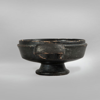 Lekanis, 1st half of the 5th century BC, Greater Greece; vessel; height 8 cm, diameter 10 cm