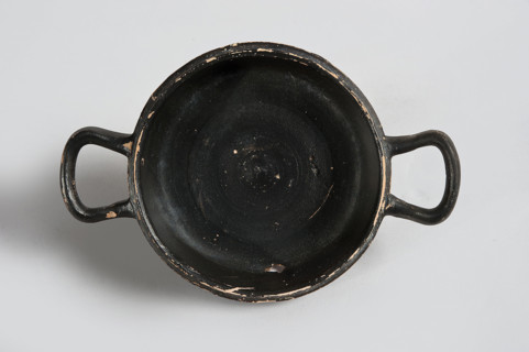 Lekanis, 1st half of the 5th century BC, Greater Greece; vessel; height 8 cm, diameter 10 cm