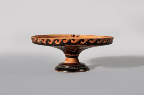 Lekanis lid, author, 1st half of the 5th century BC, Greater Greece; vessel; height 8 cm; diameter