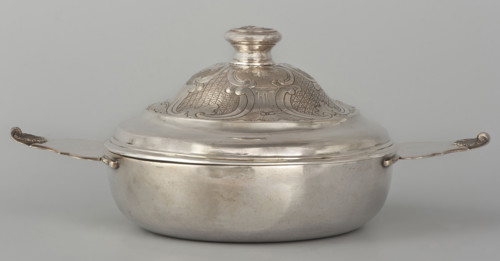 Écuelle by Louis I Dulaurier, goldsmith. Tableware element: body in the form of a smooth circular