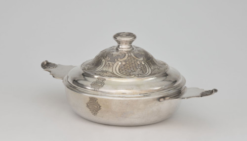 Écuelle by Louis I Dulaurier, goldsmith; tableware element. Body in the form of a smooth circular