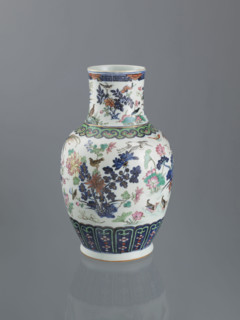 Vase, Chinese, Qing dynasty (1644–1911), 19th century; decorative vessel decorated with peonies,