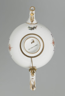 Teapot with lid, Koenigliche Porzellain Fabrique, Meissen (1710–1763); ca. 1750. Porcelain teapot