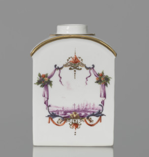 Four-sided tea bowl, Koenigliche Porzellain Fabrique, Meissen (circa 1750), manufacturer. Tea bowl