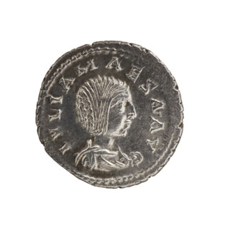 Denarius; obverse: draped bust of Julia Maesa facing right, inscription 'IVLIAMAESAAVG', pearl