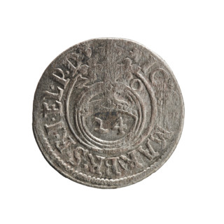 Obverse: royal orb with a cross whose arms terminate in finials; lower part of orb shows value