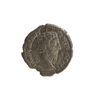 Denarius, posthumous issue for Marcus Aurelius (121–180) and Commodus (161–192). Obverse: Head of