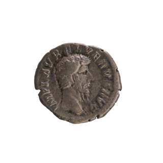 denarius, Lucius Verus (130–169; Roman emperor 161–169), obverse: Emperor's head right, pearl