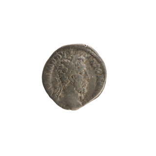 Denarius of Commodus (reign 177–192 CE). Obverse: laureate bust of Emperor Commodus right,