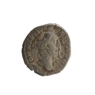 Denarius of Commodus (reigned 177–192). Obverse: laureate bust of the emperor right; pearl border;