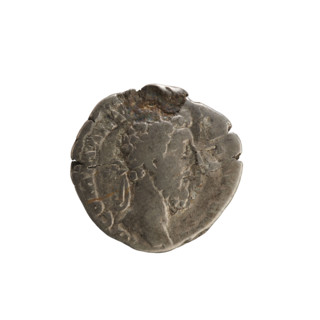 Denarius of Commodus (reigned 177–192 CE). Obverse: laureate bust of the emperor right, pearled