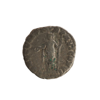 Denarius of Commodus (reign 177–192 CE). Obverse: laureate head of the emperor right, inscription