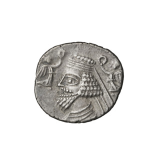 Drachma, Phraates V. Obv: diademed bust of Phraates V to the left, on both sides Nike with a wreath